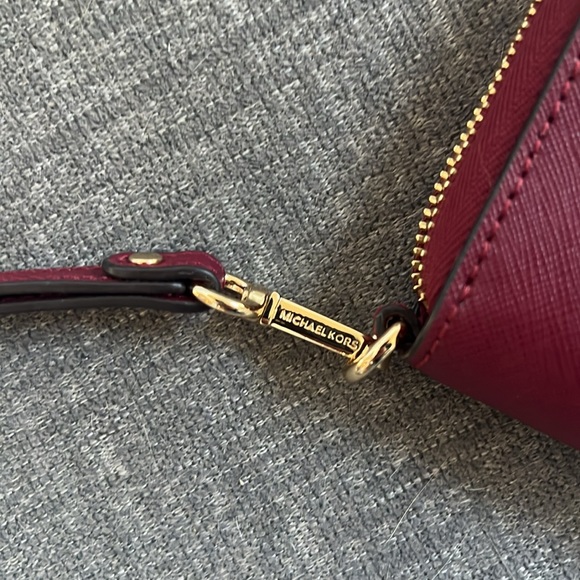 Michael Kors Jet Set Travel Large Continental Wallet with wrist strap - Picture 7 of 8